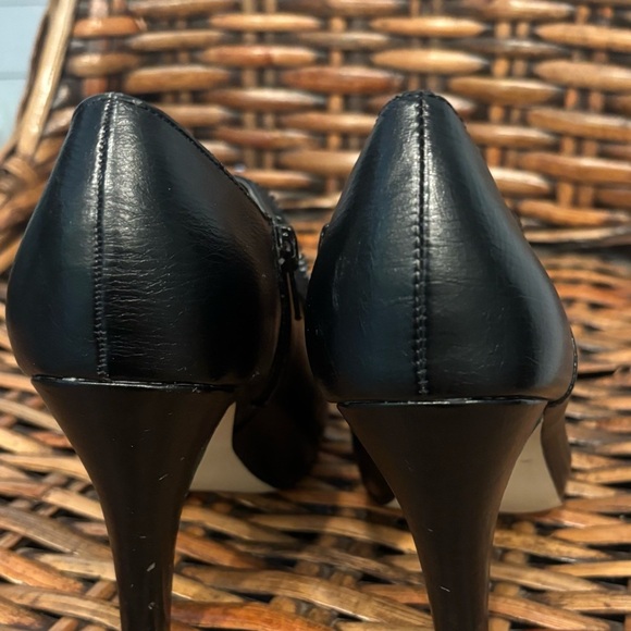 Madden Girl Shoes Women's Size
7.5  Black Rokker Zipper Flower
Pumps Booties - Picture 6 of 8